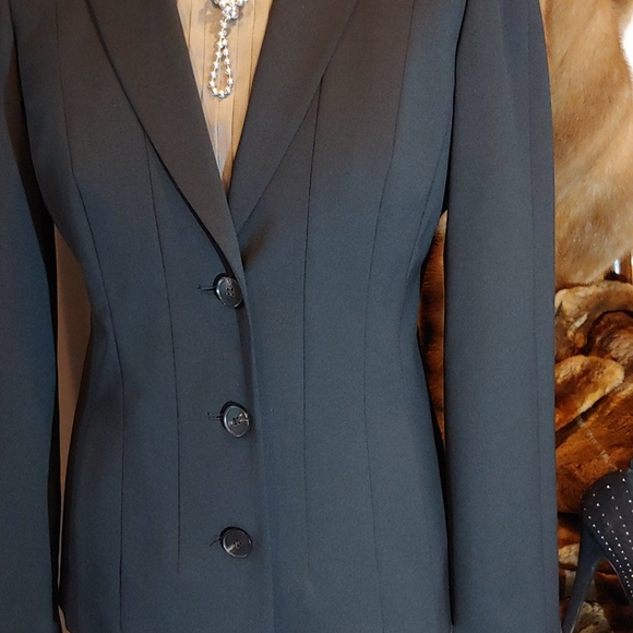 Lafayette 148 Gorgeous Timeless Black Pant Suit - Picture 2 of 8